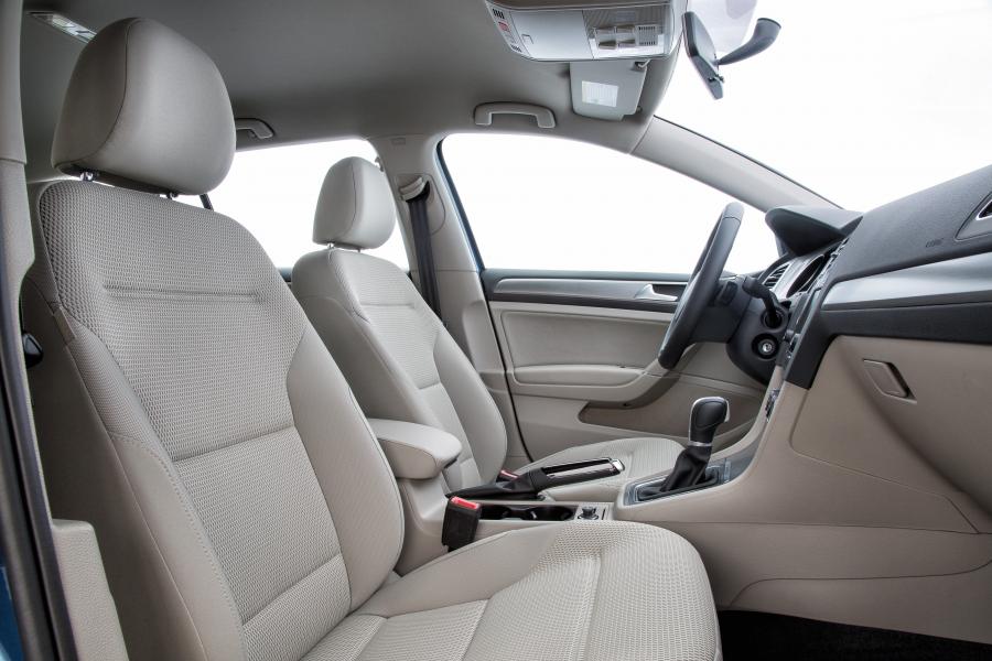 Интерьер Volkswagen Golf TSI SportWagen 4Motion 2016 года  (NA) (фото 8 из 10)
